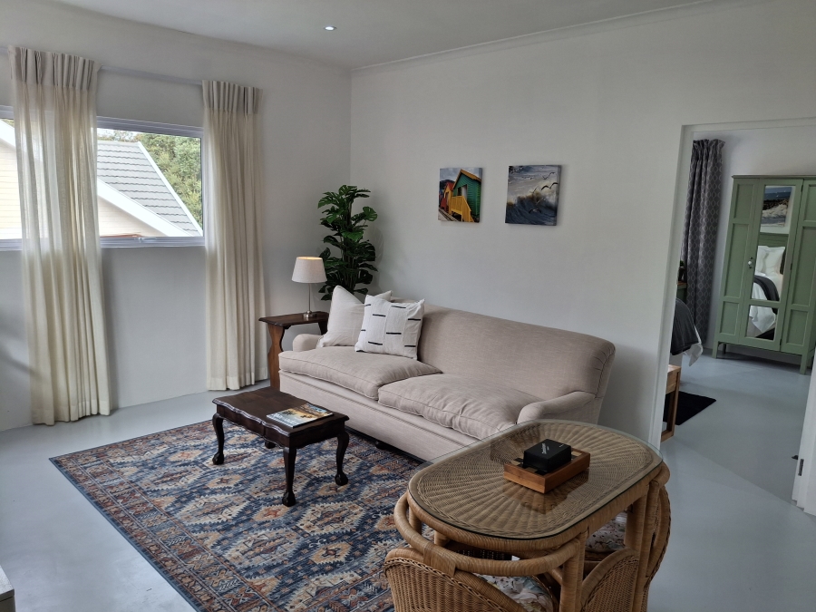 To Let 1 Bedroom Property for Rent in Clovelly Western Cape